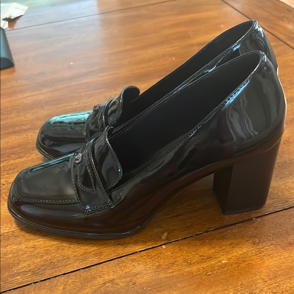 Women's New Anne Klein iflex  Shiny Black Heeled size 7.5 Loafer - Picture 2 of 16